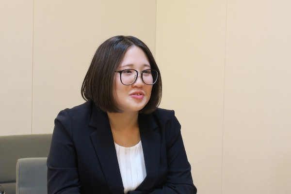 髙井彩那先生の担当教科は数学。テニス部の顧問も務めています