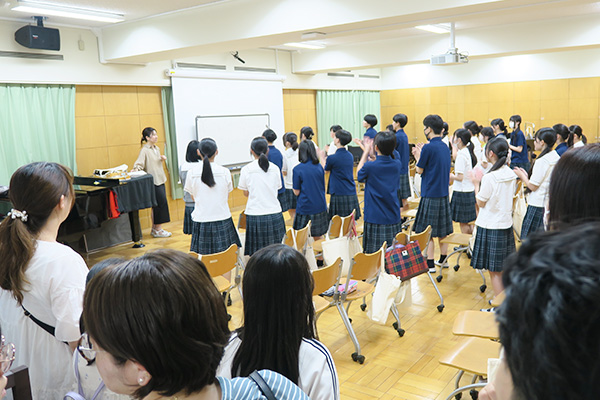 校内ツアーの様子2