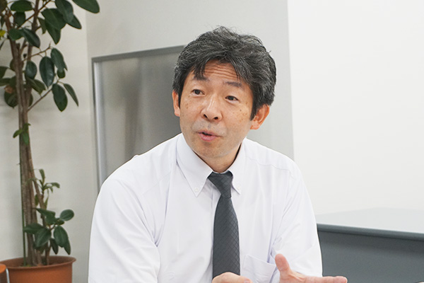 二木宏明先生(教頭・教務部長・数学担当)