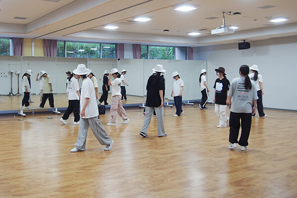 夏の大会に向けて練習中のダンス部