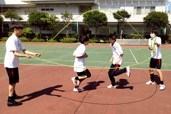 ダブルダッチ部の活動の様子
