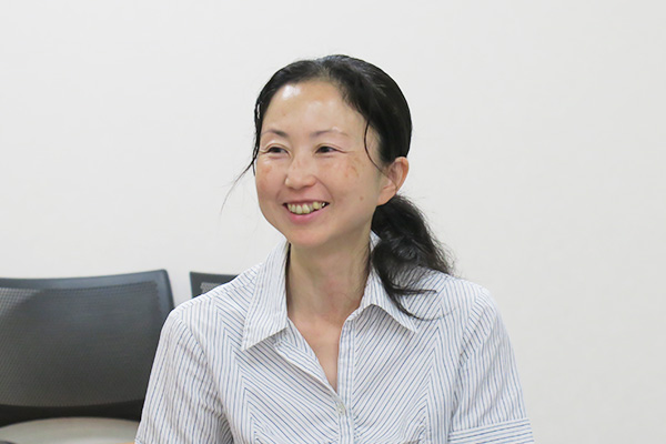 英語科の綾部先生