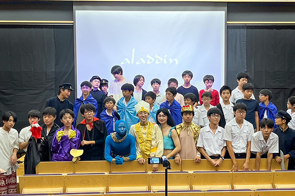 英語劇「アラジン」