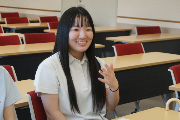 高校2年生のK.H.さん。大東一高の授業で“英語耳”が鍛えられたとのこと