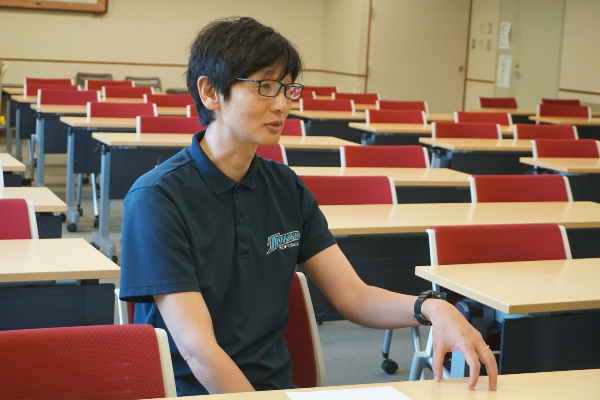 国際教育部で副主任を務める小倉勇壮先生