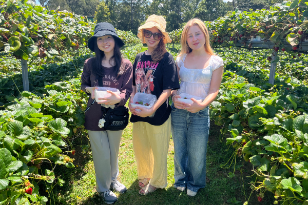 M.I.さん(左端)は留学を通して積極的な性格になりました