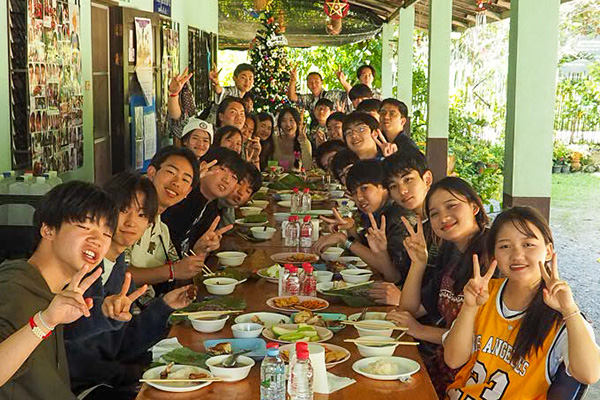 「アブアリ財団」の寮生と