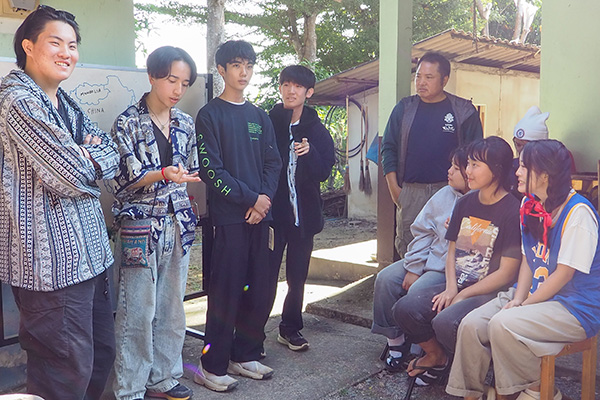 「みつばちプロジェクト」のメンバーが活動を紹介