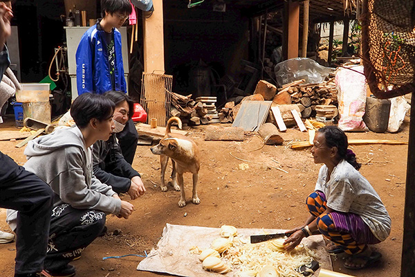 ホイヒンラートナイ村での様子