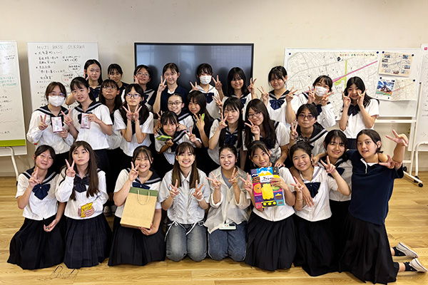 韓国フェアは、韓国へ留学する卒業生も参加