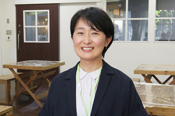 進路指導主任・英語科教諭の本間先生