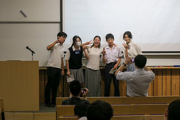 グループごとにネイティブ講師がサポート