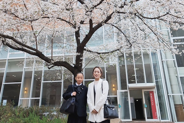 A.K.さんとA.K.さんのお母さま。文京は見学した女子校の中でも、施設や生徒の印象、学校の雰囲気が群を抜いた好印象だったそうです