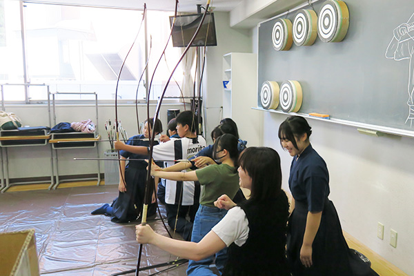 弓道部による弓道体験