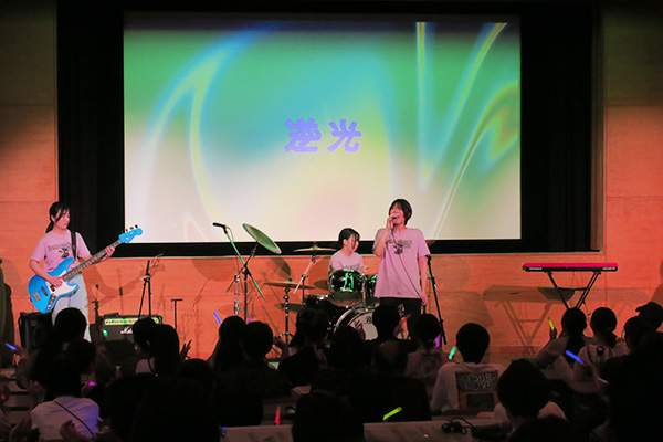 軽音楽部のステージ