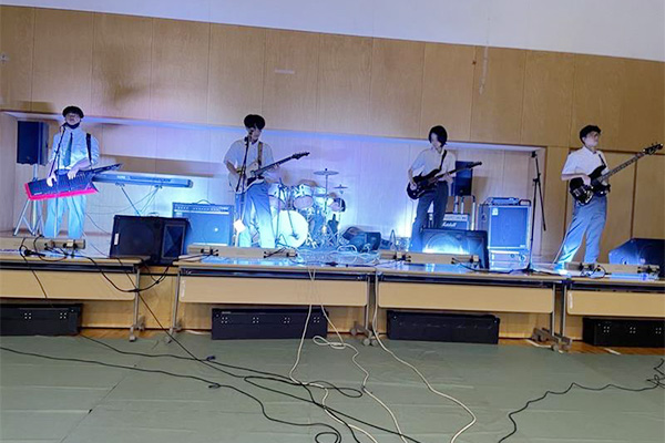 軽音楽部でのH.N.さんのステージ