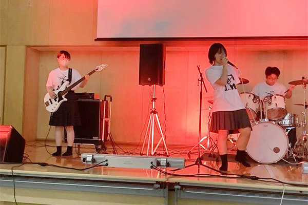 軽音楽部でのA.N.さんのステージ