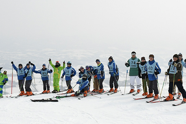 スキーを楽しむ写真