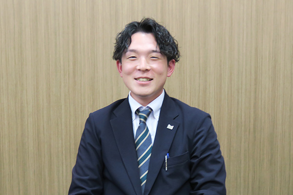 早川 信親先生(3年B組担任/担当教科:数学/ダンス部顧問)