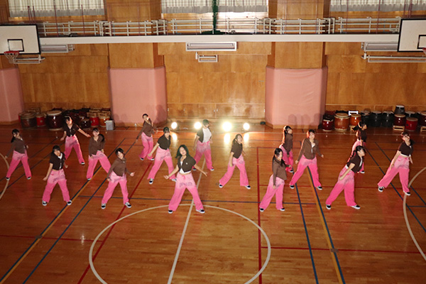 文化祭でのダンス部の発表