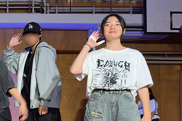 R.O.さんがダンスリーダーを務める様子