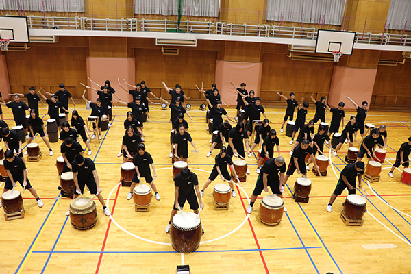 N.T.さんが太鼓リーダーを務める様子
