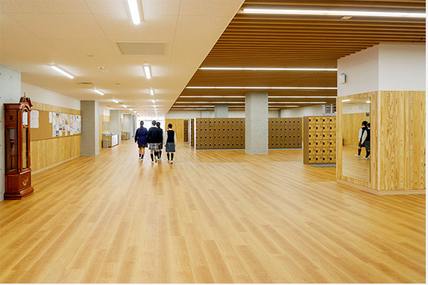 広々とした廊下の様子