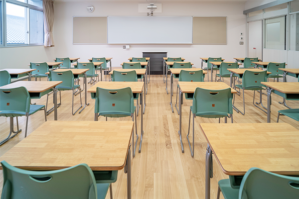 後ろから見た教室風景