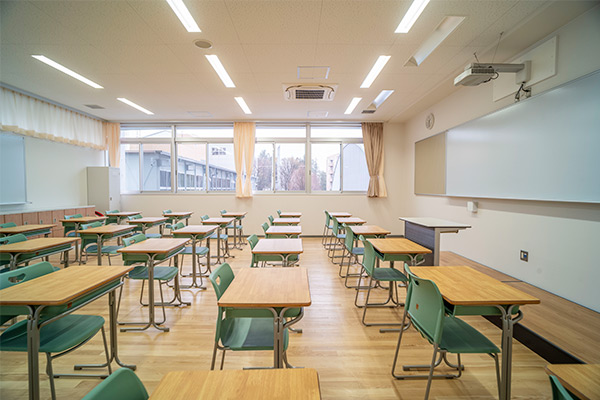 横から見た教室風景