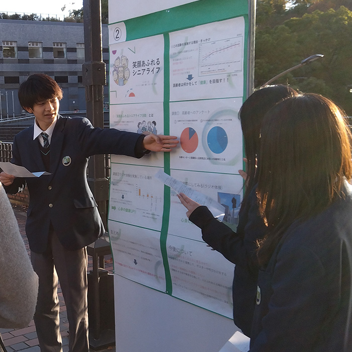 「多摩市が期末テストの舞台に！たまひじの探究学習「街なかプレゼンテスト」」記事サムネイルaaa