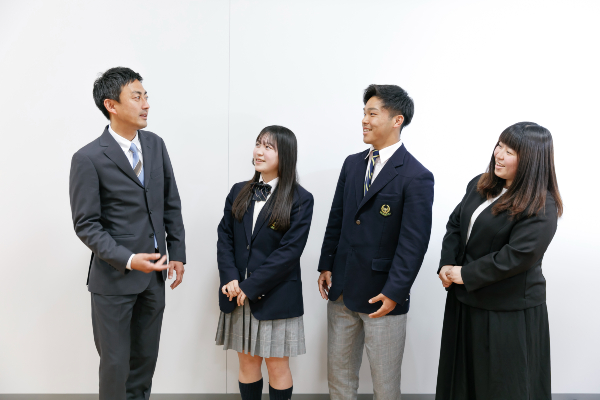 先生と生徒の距離の近さは大きな特徴です