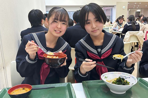 日によってメニューが変わり、種類が豊富なのがうれしいと話してくれました