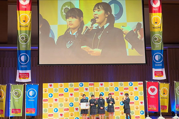 壇上にて発表の様子