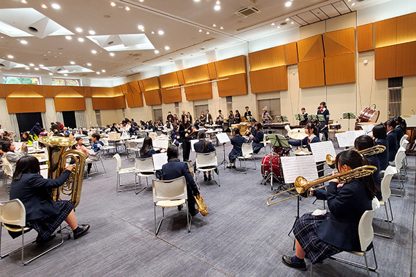 吹奏楽部の演奏