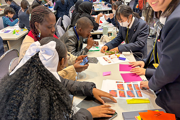 折り紙を教える