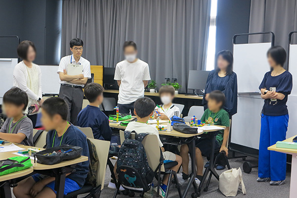 小学4年生対象の思考力セミナーの様子